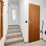 Ruhige Oase In Der Naehe Von Parkanlage Und Krankenhaus